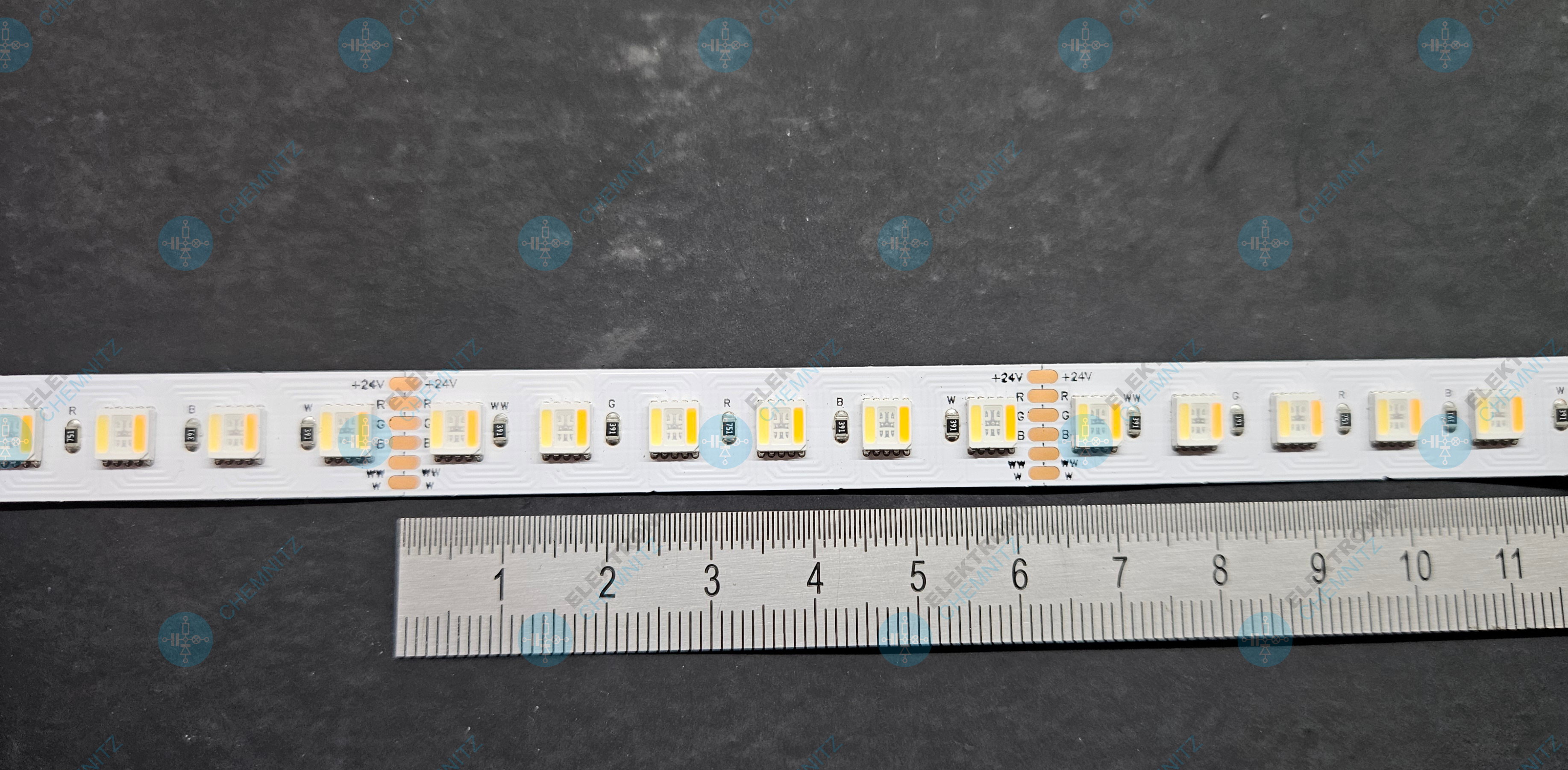 BTF-Lighting LED Streifen 5050-96-RGB-CCT – 24 V DC, 5-in-1 Chip, 25 W/m, IP30