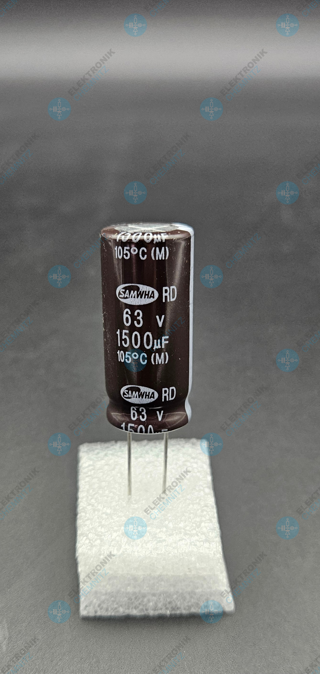 Elektrolytkondensator radial 1500 µF 63 V 105° C RM 8,0 mm Ø 16,2 mm Höhe 36 mm