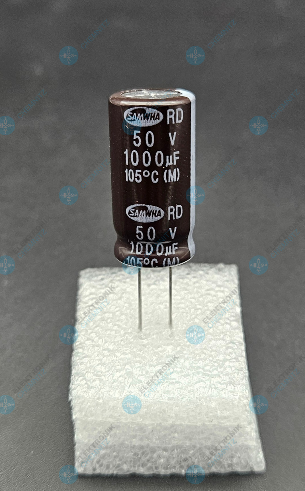 Elektrolytkondensator radial 1000 µF 50 V 105° C RM 5 mm Ø 12,7 mm Höhe 25,3 mm
