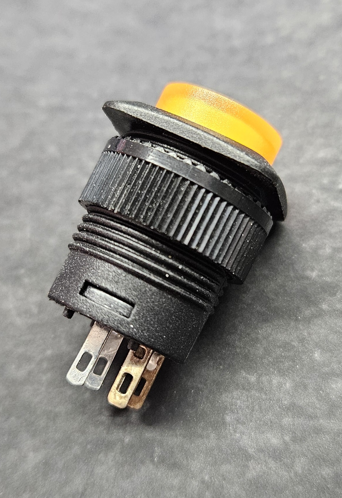 SCI R13-508-A-L-05 Drucktaster tastend mit oranger LED 2,5 VDC 2P SPST 1,5 A 250 VAC