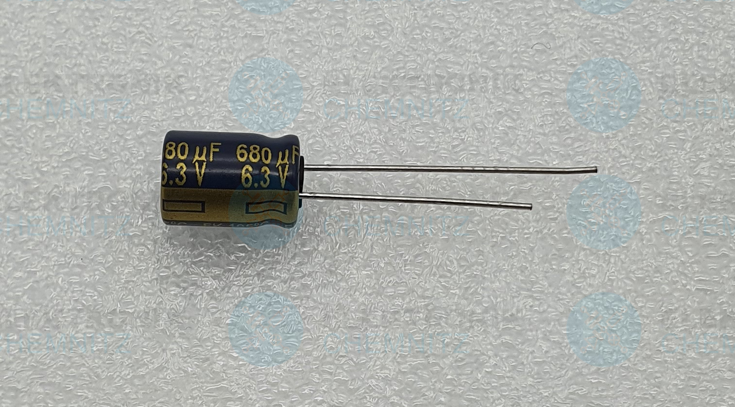 Elektrolytkondensator radial 680µF 6,3V 105°C RM 3,5mm